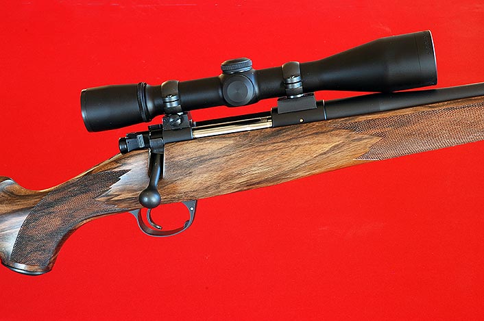 Kimber blesses its Classic Select Grade rifles with French walnut. Here: a fine example on an 84M.